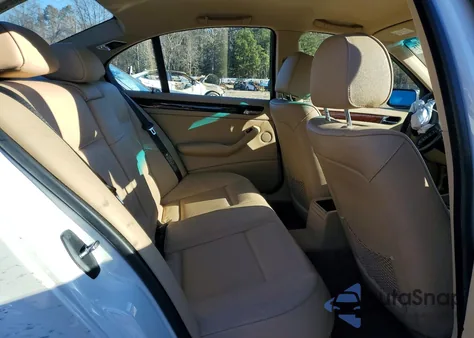 2004 BMW 325 Xi z USA, uszkodzony, nr VIN WBAEU33424PR06073